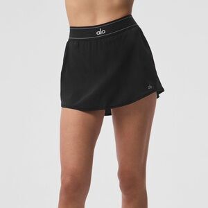 New with tags alo skirt! Matching tank top sold as well!